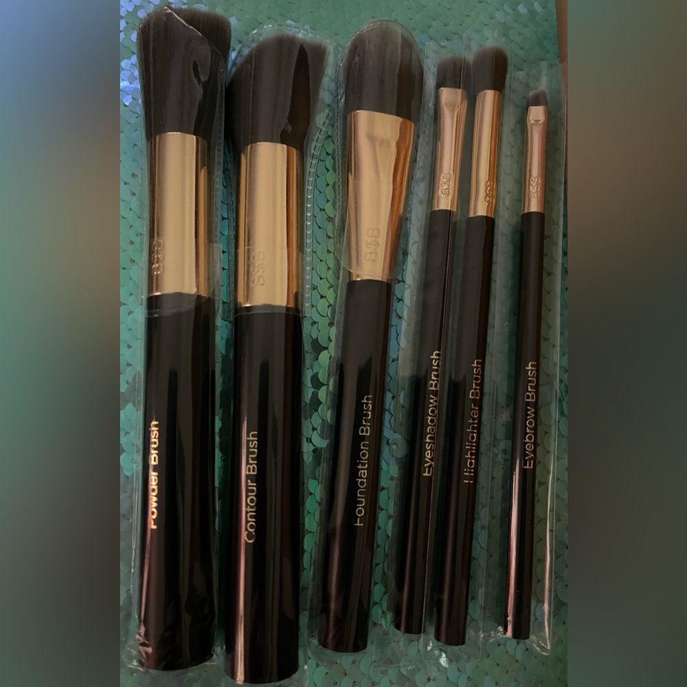 BNIB Billion Dollar Brushes Pro Brush Essentials Kit